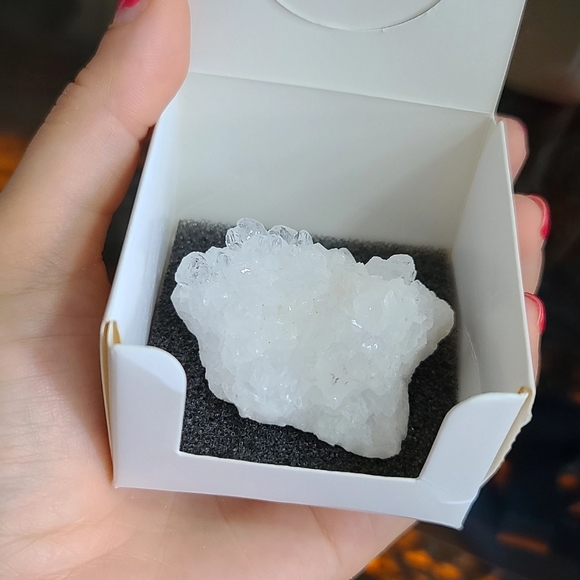 Beautiful Ice natural Quartz Geode in a box - Picture 2 of 3